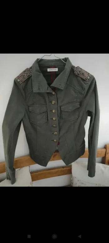 Cache cache veste en jean kaki taille XS très bon état
