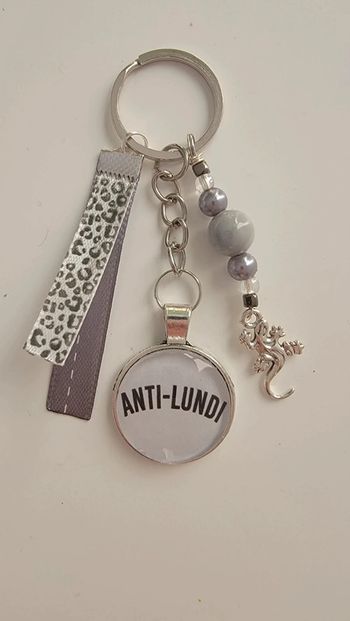 Cadeau humour, porte clé message " anti lundi"