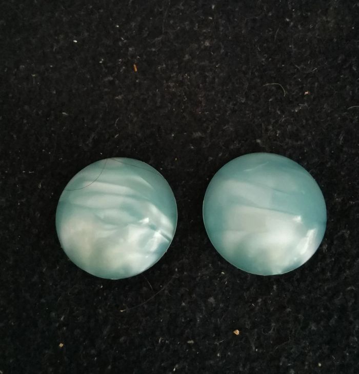 Boucles a clips marbres bleus