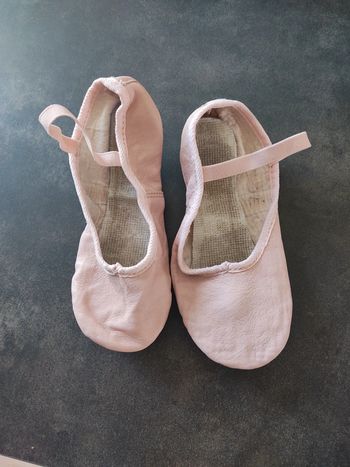 Taille 32. Chaussons de danse enfant demi pointe