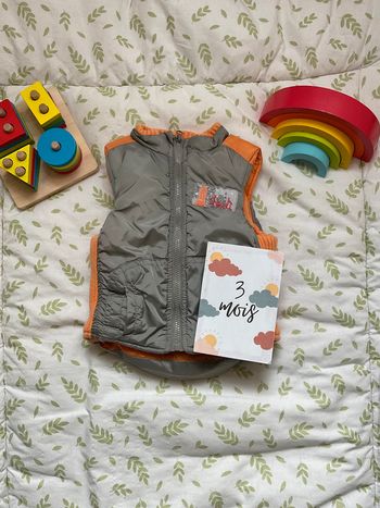 doudoune sans manches gris et orange kitchoun 3 mois