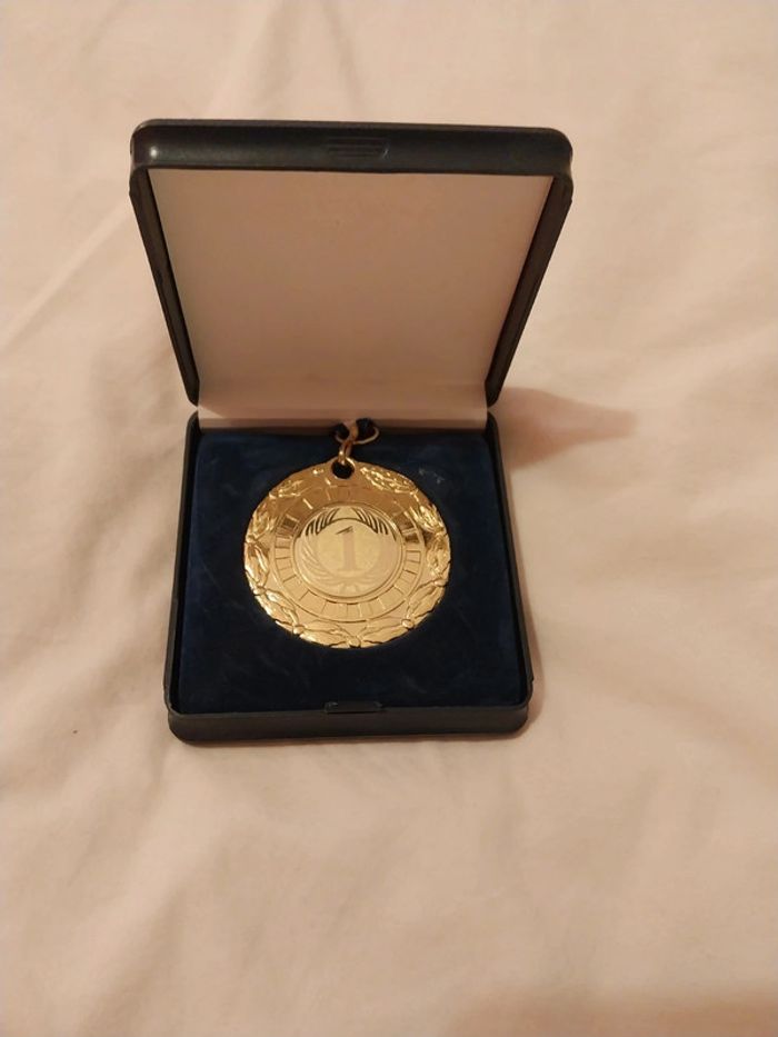 Médaille avec sa boite - photo numéro 4