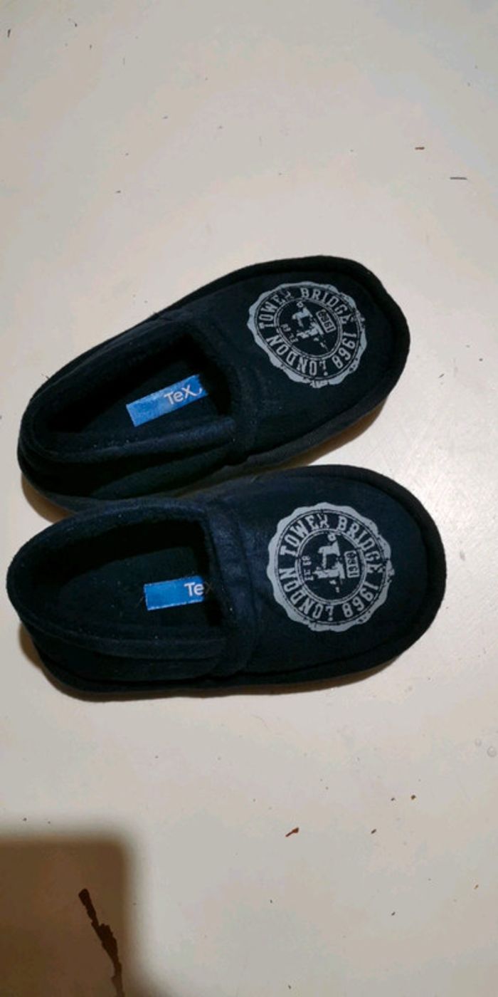 Paire de chaussons Taille 25 - photo numéro 2