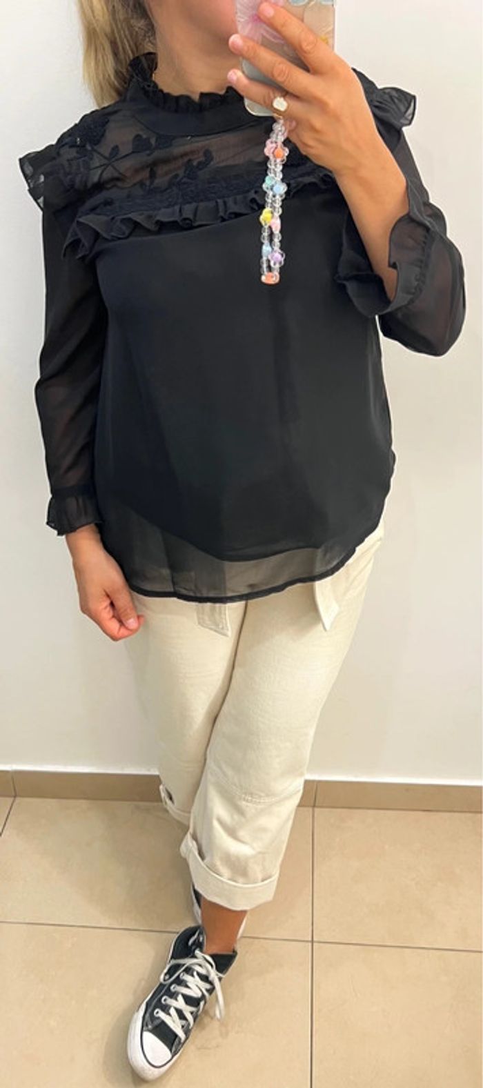 Jolie Blouse Noire Brodée Avec Volant Reserved Taille M - photo numéro 4
