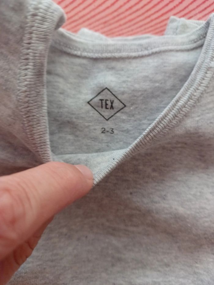 Tee shirt 2/3ans - photo numéro 2