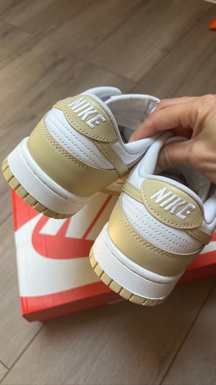 Baskets Nike dunk low gold - photo numéro 2