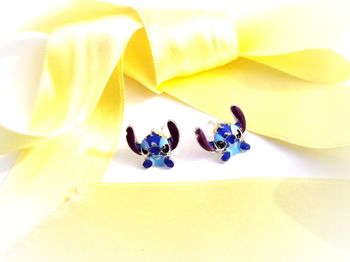 Boucle d'oreille Stitch