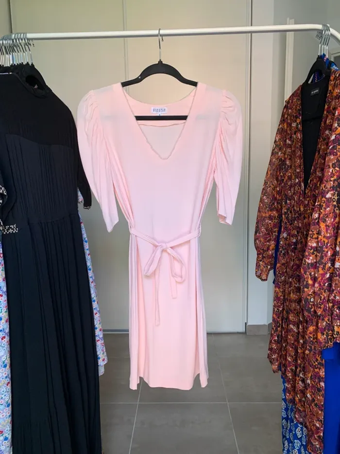 Robe rose poudrée à perles Claudie Pierlot taille 38 - photo numéro 3