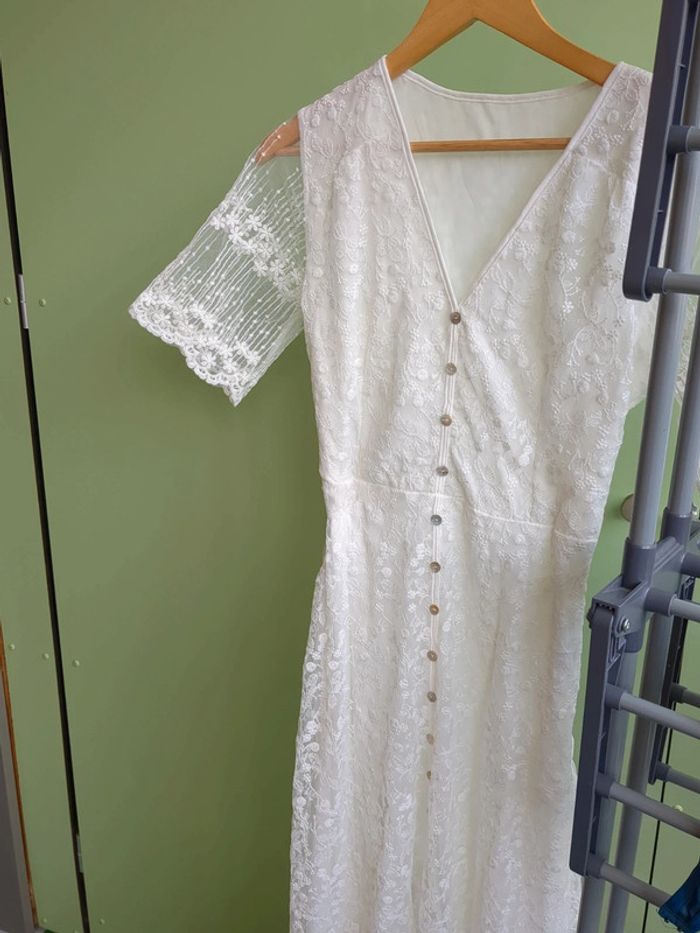 Jolie robe blanche - photo numéro 2