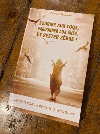 Sourire aux coqs, pardonner aux ânes, et rester zèbre !