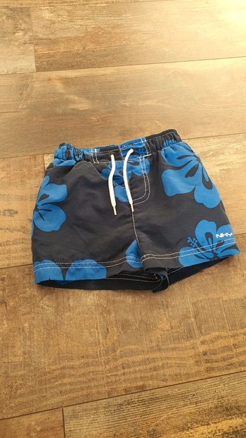 Short de bain nky 3 ans en très bon état