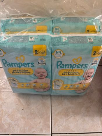 140 Couches pampers taille 2