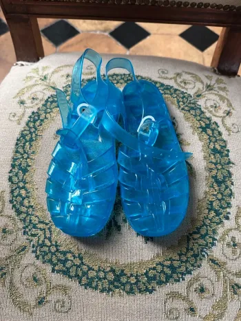 Chaussures mer plage méduses eau océan bleu clair 34 mixtes vintage rétro enfant