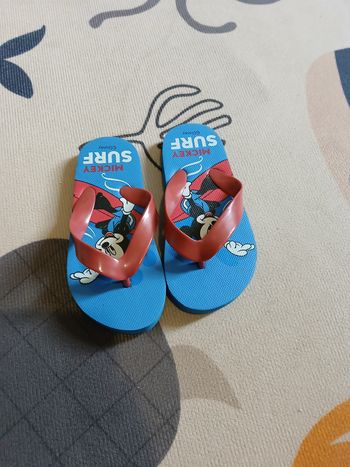 Tong mickey taille 22 23