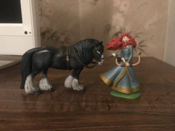 Figurine princesse rebelle merida et son cheval disney