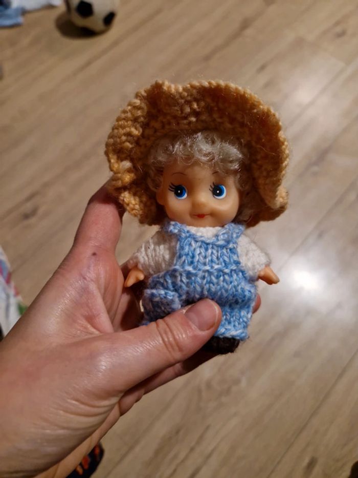 Petite poupée vintage tricot