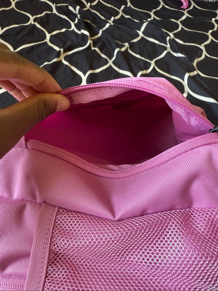 Sac à dos Nike rose avec trousse assortie – Neuf avec étiquettes - photo numéro 7