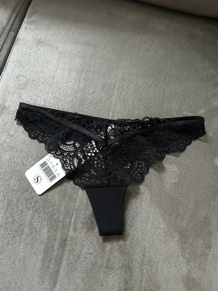 String dentelle
