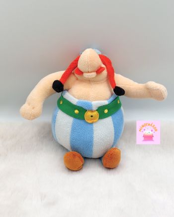 Peluche doudou Obélix 20 cm 2019 Delta sport scratch dans les mains Albert René