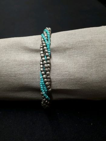 Bracelet entrelacé argenté et bleu