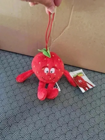 Peluche fraise goodness gang