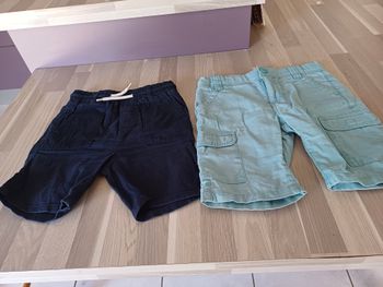 2 bermudas garçons Taille 4 ans