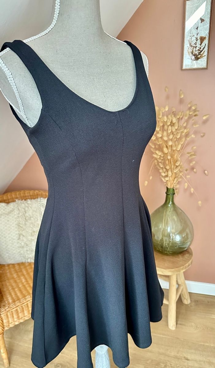 🍃 Robe noire patineuse – La Halle – Taille S – Très bon état - photo numéro 2