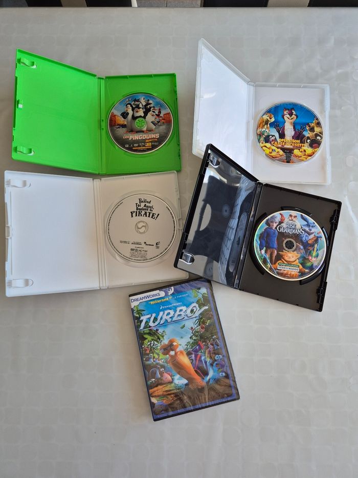 Lot 5 dvd enfant, neuf et  TBE 💿 - photo numéro 2