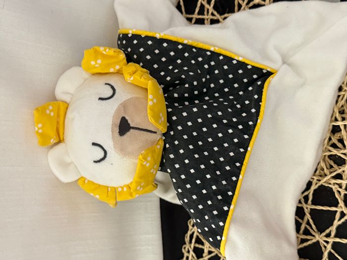 Doudou plat Lion SAUTHON visage dormeur Blanc, Jaune & Noir à Pois
