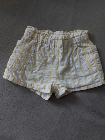 Short jaune en 6mois