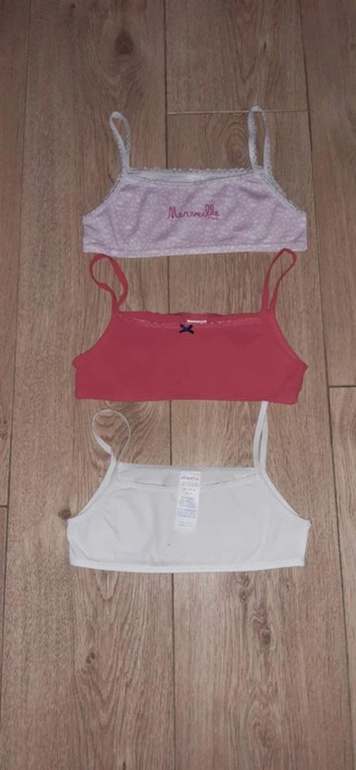 Lot de 3 brassières "absorba" 10 ans en très bon état