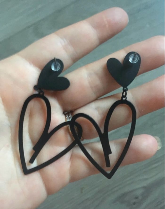 Boucles d’oreilles pendantes NEUVES pour femme en forme de cœurs 🖤 couleur noir - photo numéro 6