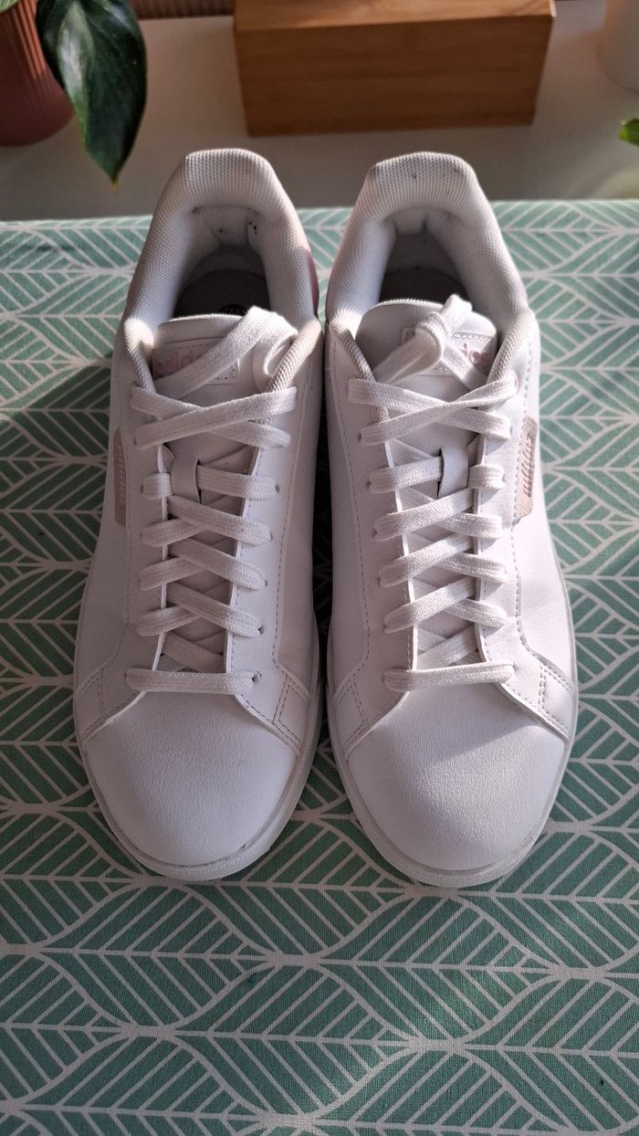 Adidas blanc et rose