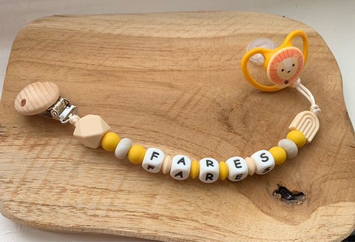 Attache-tétine en silicone personnalisé