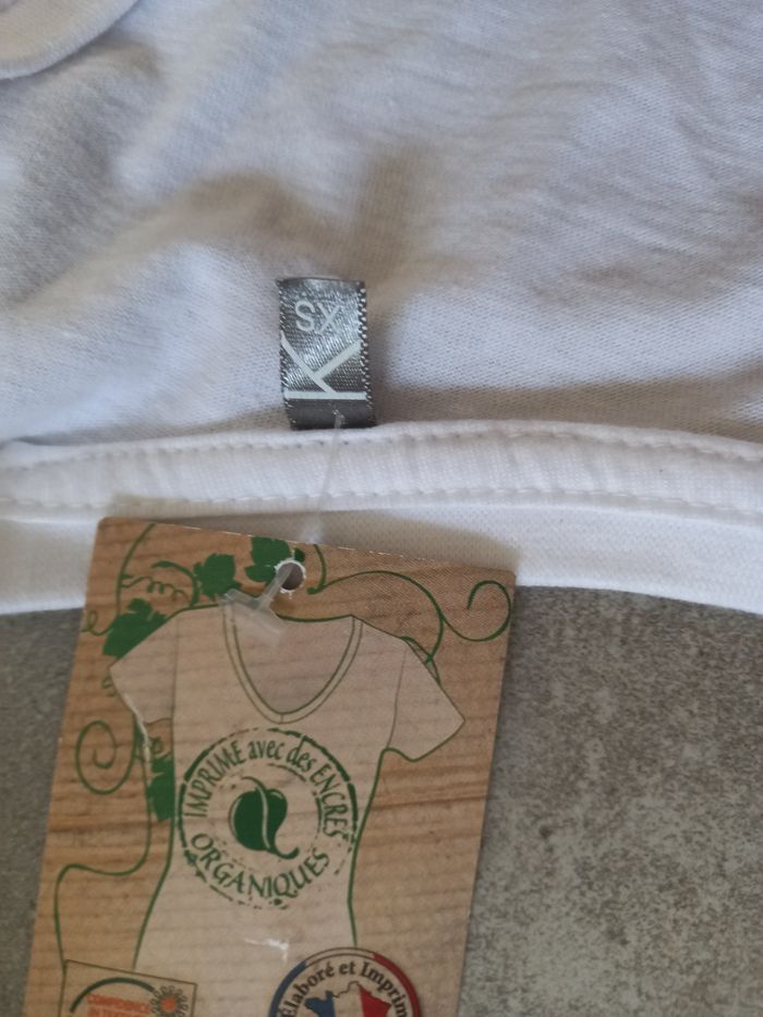 2 tee shirts Noël xs - photo numéro 2