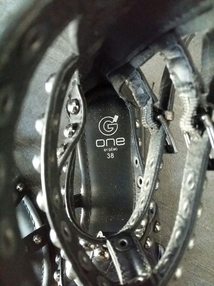 2 PAIRES DE SANDALES CLOUTEES - TAILLE 38 - photo numéro 2