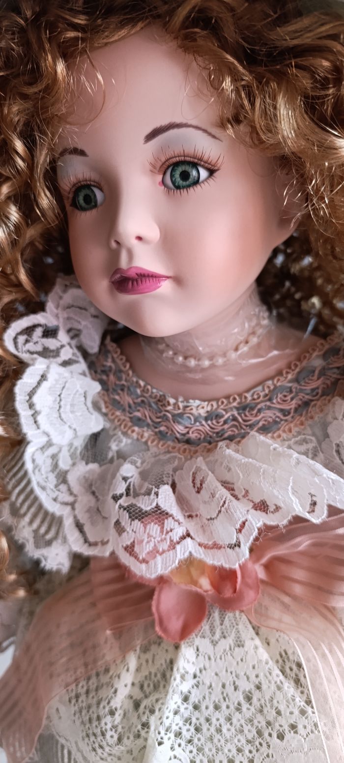 Poupée de Collection en Porcelaine Neuve - photo numéro 5