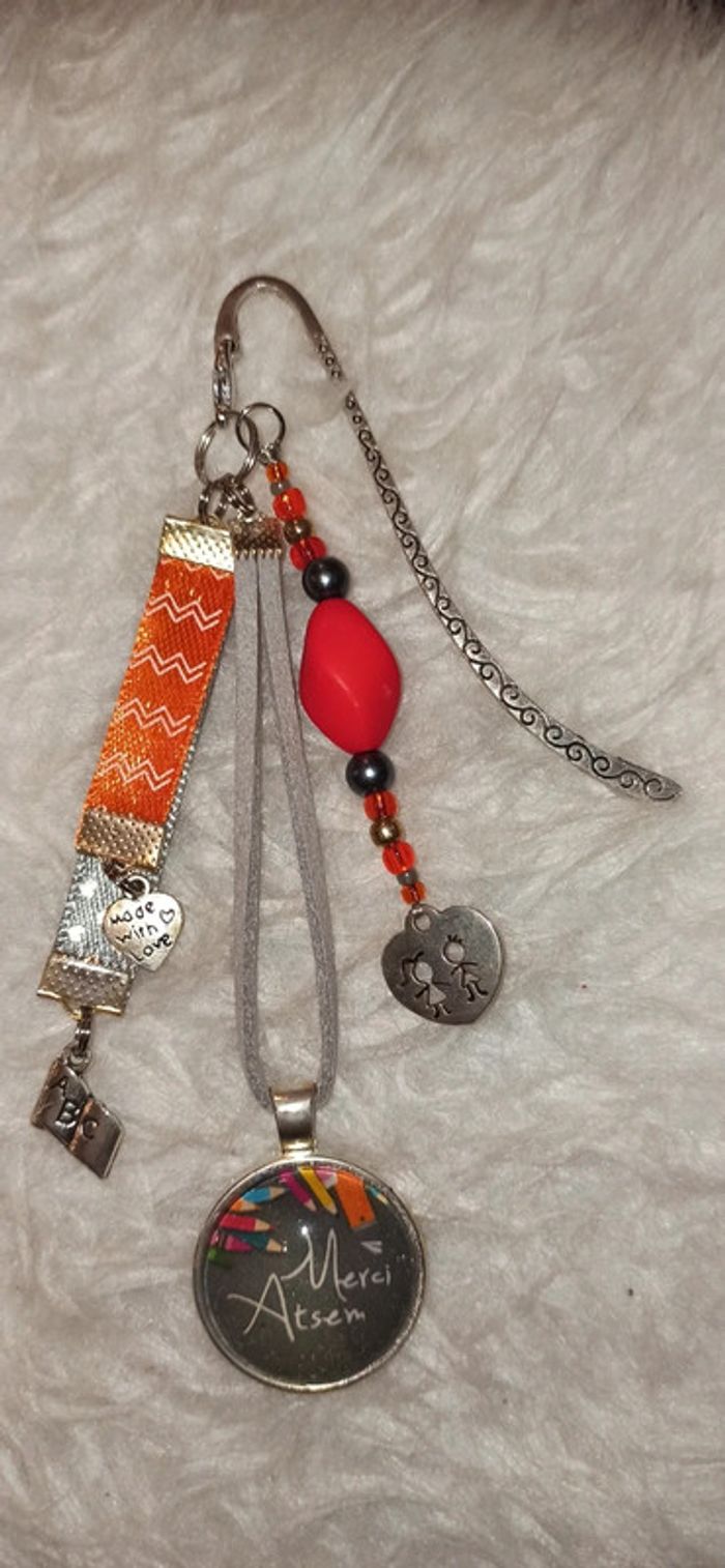 Cadeau atsem, bijoux de sac ou marque page " merci atsem"