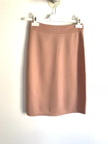Jupe moulante rose taille 30