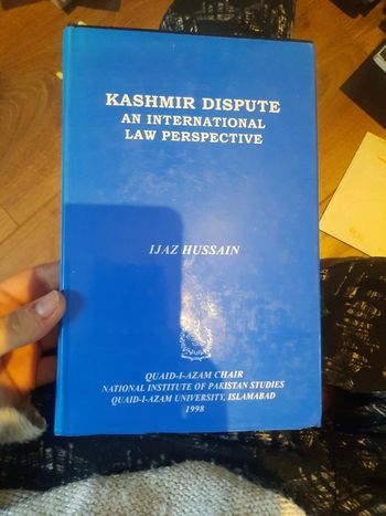 Livre ijaz hussain en anglais p j