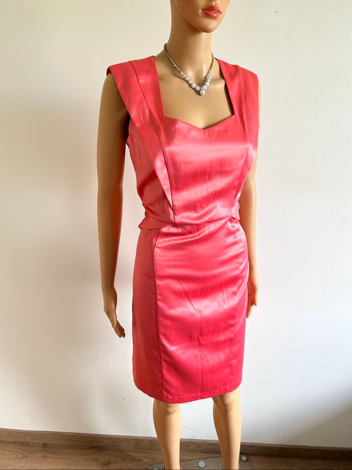 Robe rose corail satinée neuve sans manches Naf Naf taille 38 - photo numéro 2