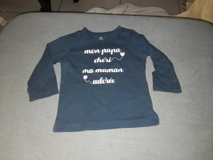 Tee shirt bleu marine mon papa chéri m'a maman adorée taille 6 mois 68 cm de chez z
