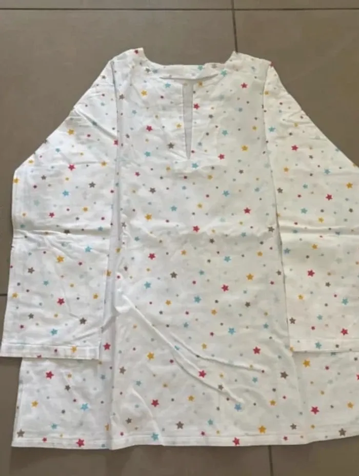 Tunique fille 10 ans – blanche à étoiles multicolores ⭐🌈