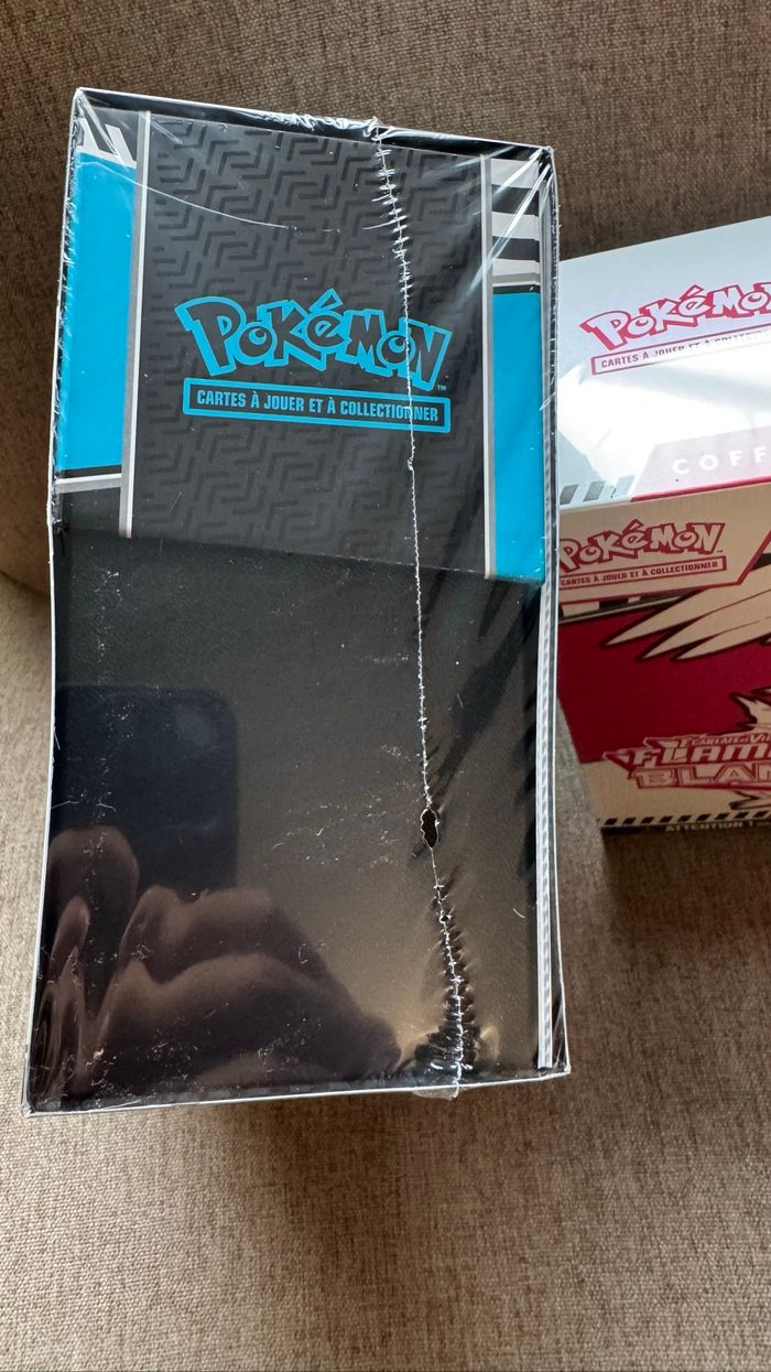 Pokémon - Lot de 2 ETB flamme blanche et foudre noir - photo numéro 4