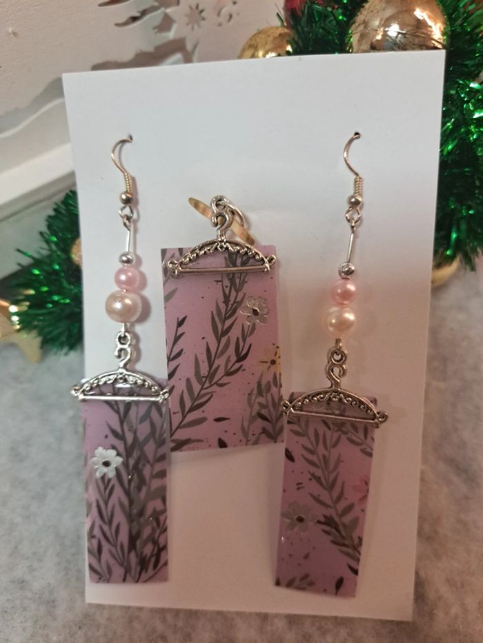 Boucles d'oreilles pendante rectangulaire avec pendentif rose et blanc - photo numéro 7