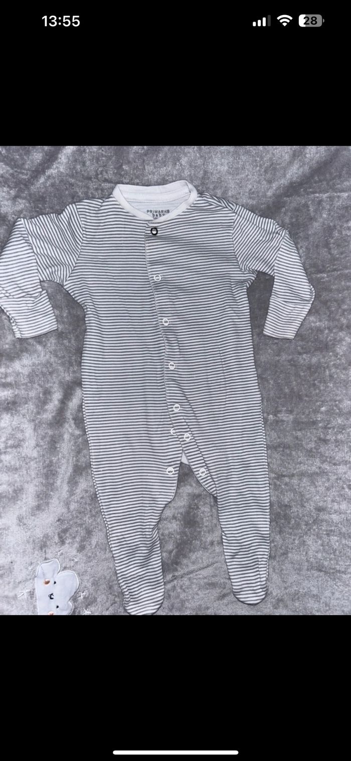 2 pyjamas - photo numéro 2