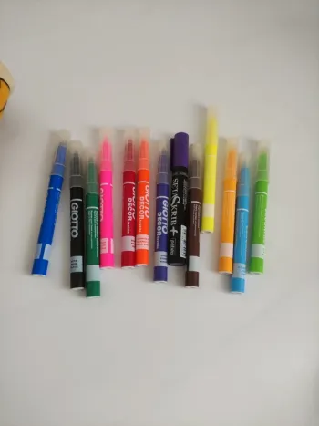 Lot de 13 feutres pour textile neuf jamais servi giotto