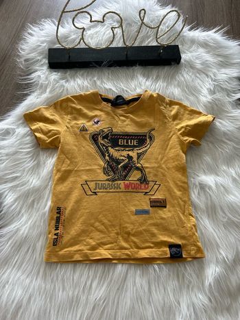 Très beau tee shirt 🥰 taille 6 ans jurassic world