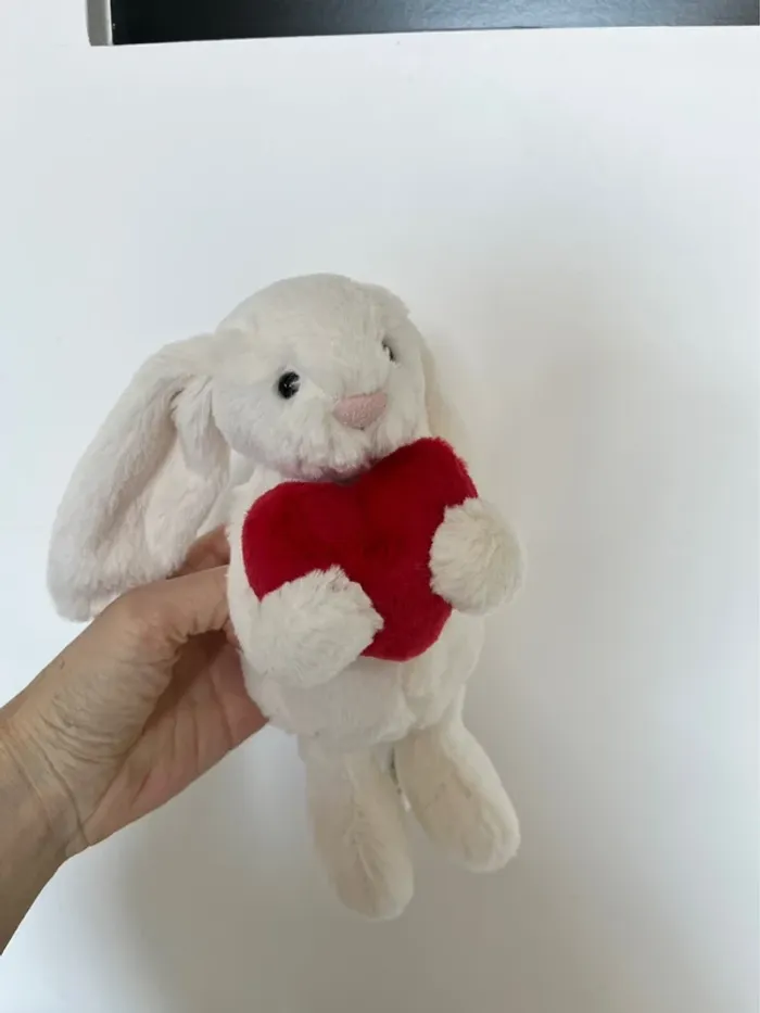 Little red love heart bashful bunny Jellycat - photo numéro 3