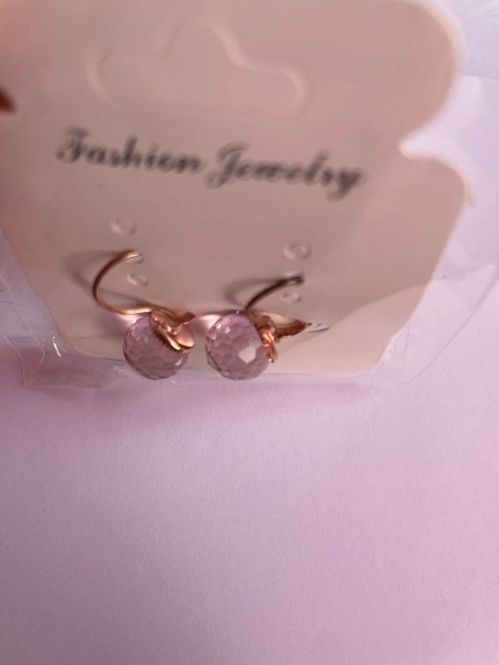 Boucles d’oreilles fantaisie dormeuses Crystal rose - photo numéro 3
